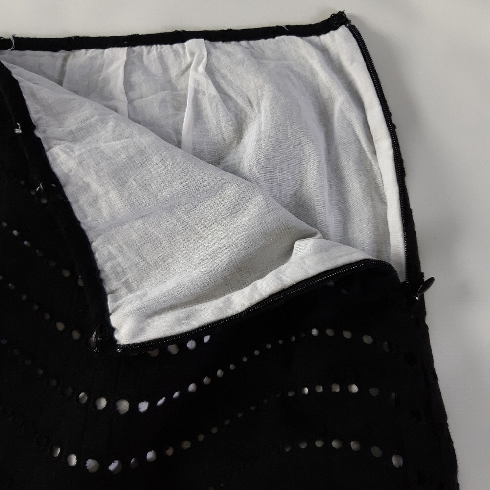 Ann Taylor Black Overlay skirt - Picture 4 of 6